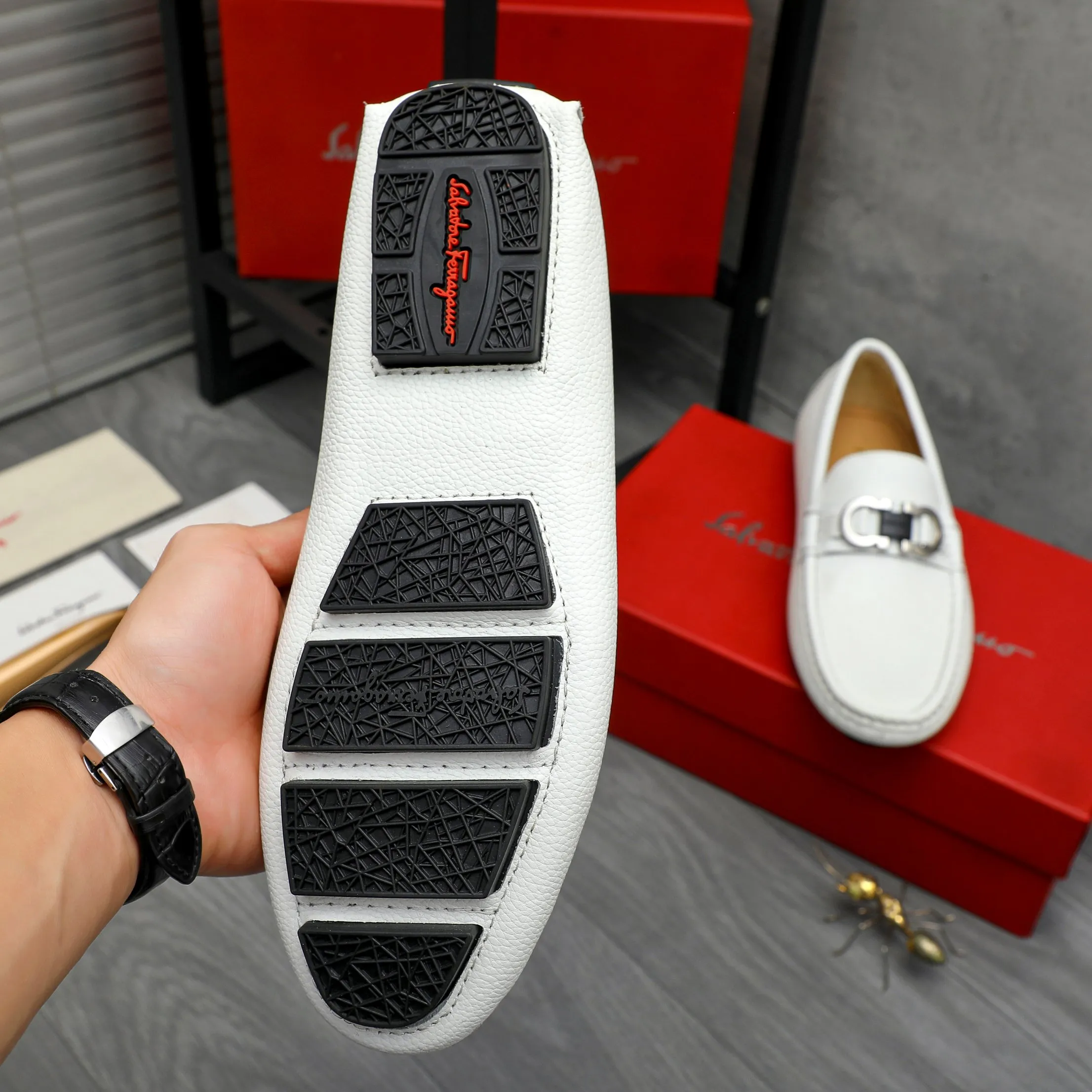 Men's shoes 💰p420 Product trademark: Ferragamo " Ferragamo ] Casual slip-on men's shoes Regular size: 38-44 Product materials: Selected pebbled cowhide upper, sheepskin lining, original rubber outsole